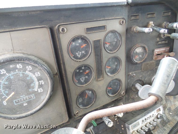 image for item DL0903 1987 International F9370  semi truck