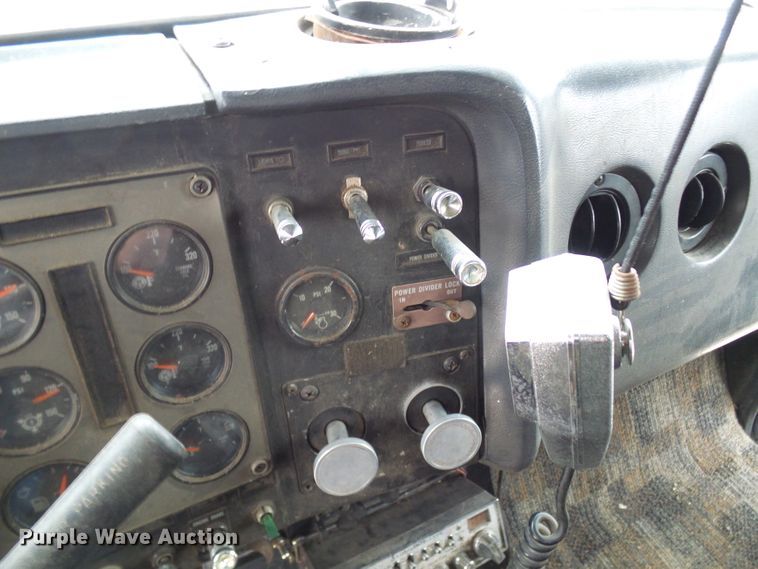 image for item DL0903 1987 International F9370  semi truck