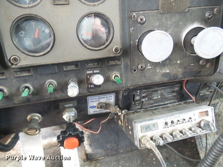 image for item DL0903 1987 International F9370  semi truck