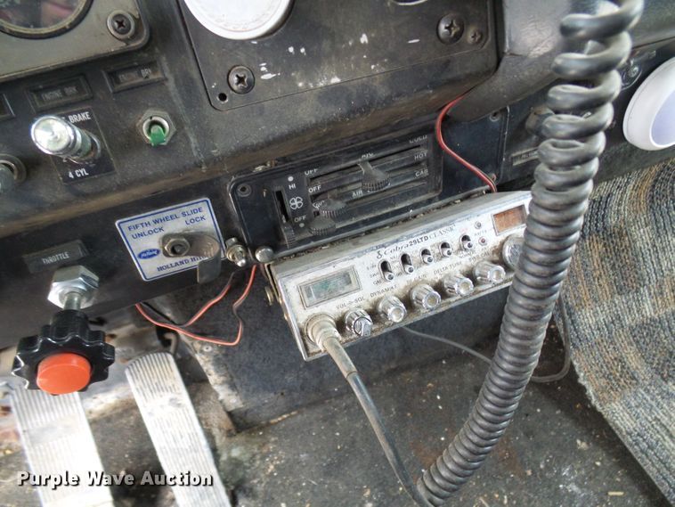 image for item DL0903 1987 International F9370  semi truck