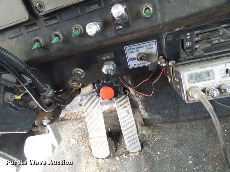 image for item DL0903 1987 International F9370  semi truck