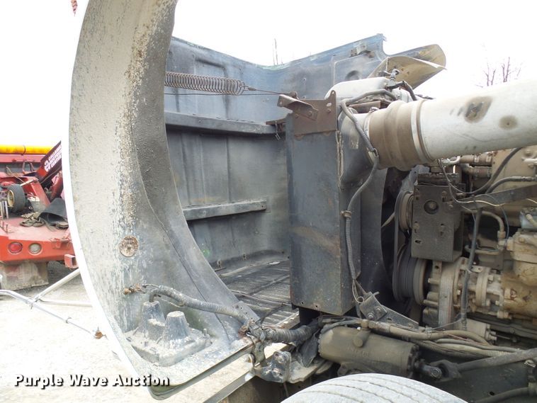 image for item DL0903 1987 International F9370  semi truck