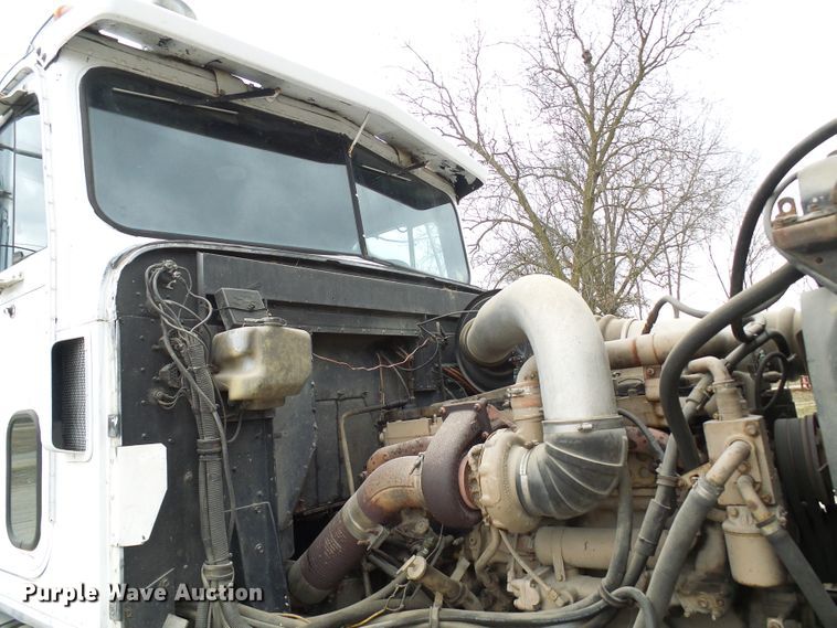 image for item DL0903 1987 International F9370  semi truck