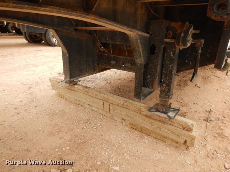 image for item DM2824 1997 Trail Mobile F7C1-6MEA  oilfield trailer