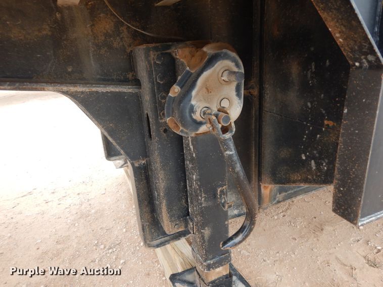 image for item DM2824 1997 Trail Mobile F7C1-6MEA  oilfield trailer