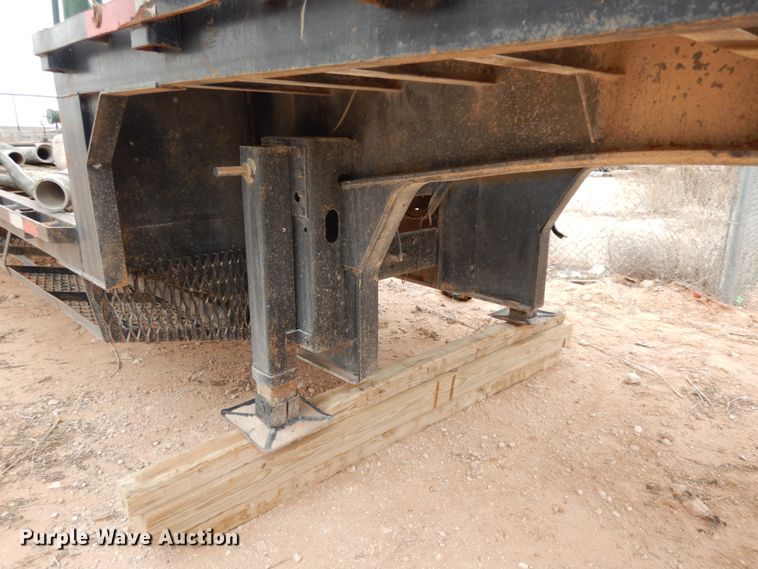 image for item DM2824 1997 Trail Mobile F7C1-6MEA  oilfield trailer