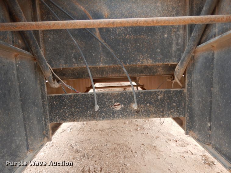 image for item DM2824 1997 Trail Mobile F7C1-6MEA  oilfield trailer