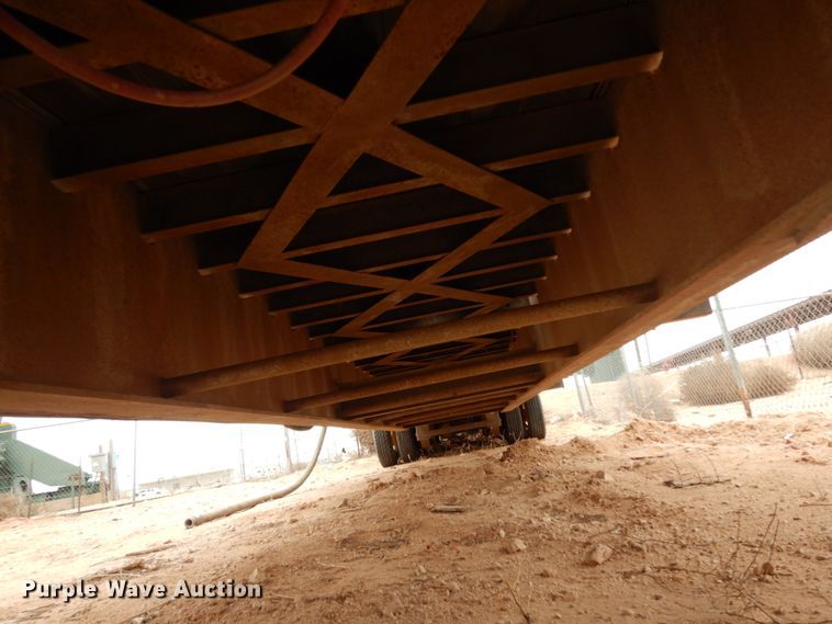 image for item DM2824 1997 Trail Mobile F7C1-6MEA  oilfield trailer