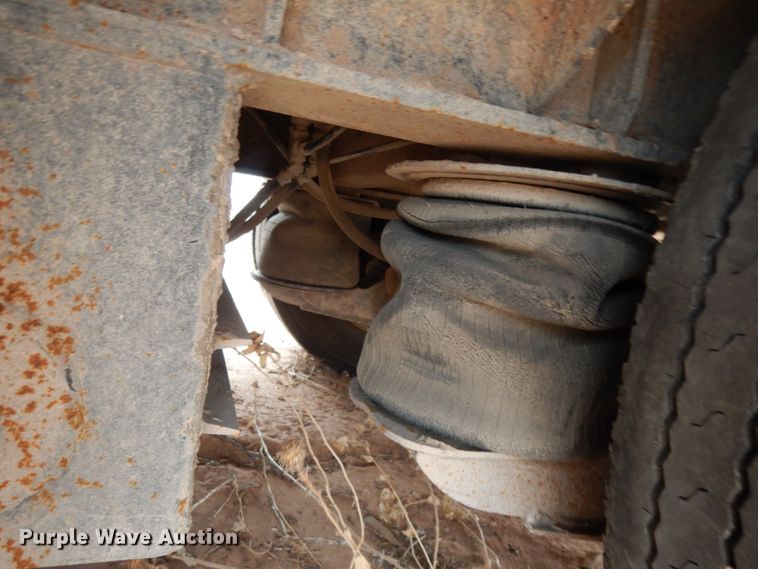 image for item DM2824 1997 Trail Mobile F7C1-6MEA  oilfield trailer