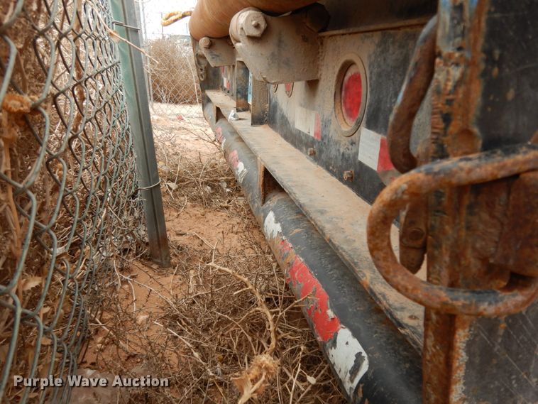 image for item DM2824 1997 Trail Mobile F7C1-6MEA  oilfield trailer