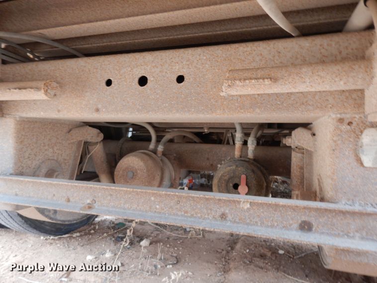 image for item DM2824 1997 Trail Mobile F7C1-6MEA  oilfield trailer