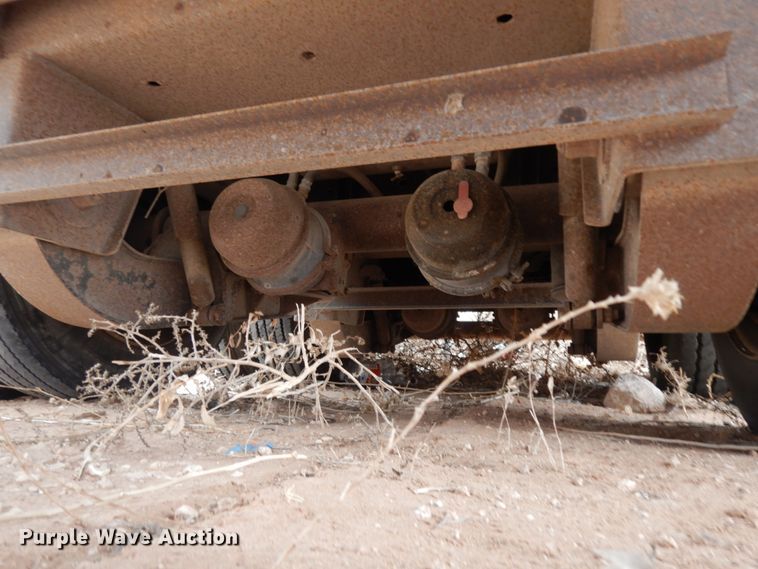 image for item DM2824 1997 Trail Mobile F7C1-6MEA  oilfield trailer