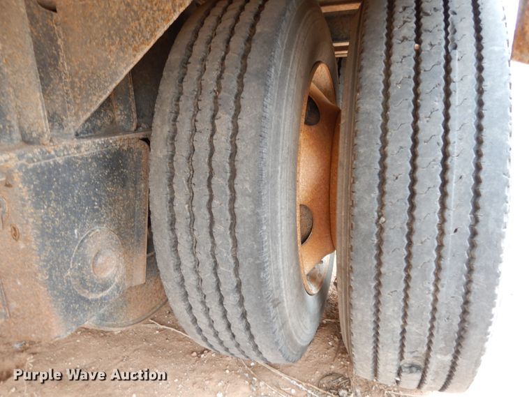 image for item DM2824 1997 Trail Mobile F7C1-6MEA  oilfield trailer