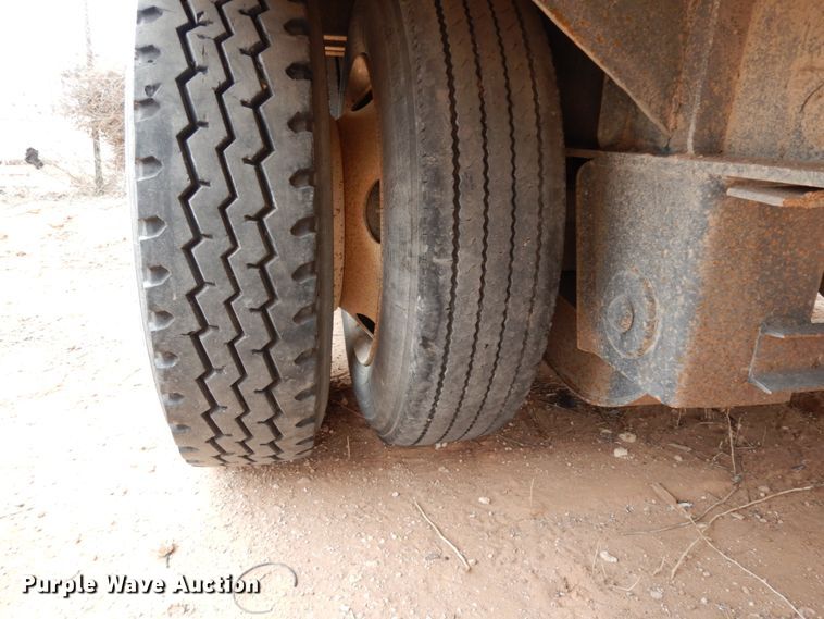 image for item DM2824 1997 Trail Mobile F7C1-6MEA  oilfield trailer