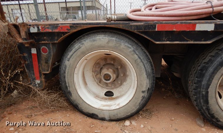 image for item DM2824 1997 Trail Mobile F7C1-6MEA  oilfield trailer