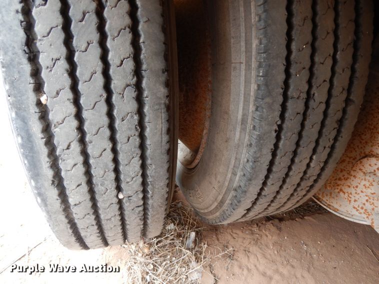 image for item DM2824 1997 Trail Mobile F7C1-6MEA  oilfield trailer