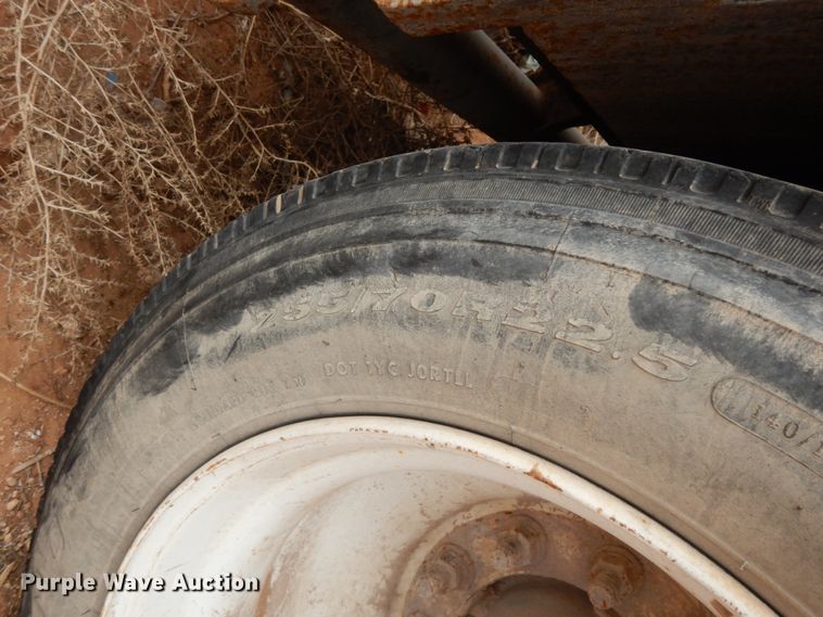 image for item DM2824 1997 Trail Mobile F7C1-6MEA  oilfield trailer