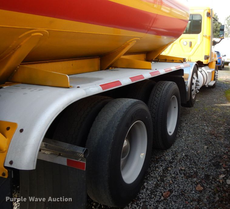 image for item DM2873 2018 Freightliner Cascadia 125  semi truck