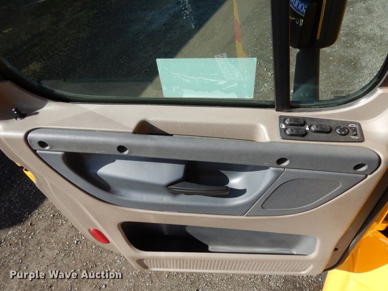 image for item DM2873 2018 Freightliner Cascadia 125  semi truck