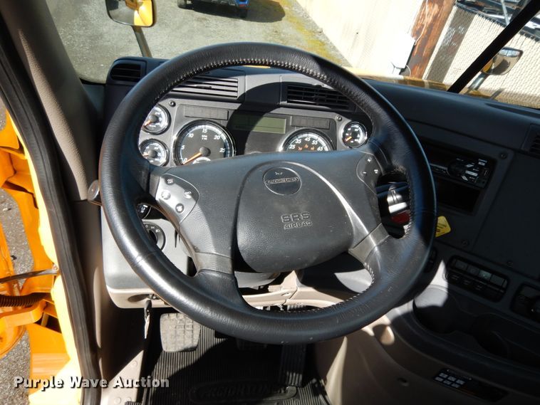 image for item DM2873 2018 Freightliner Cascadia 125  semi truck