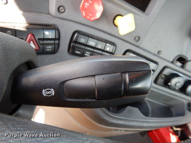 image for item DM2873 2018 Freightliner Cascadia 125  semi truck