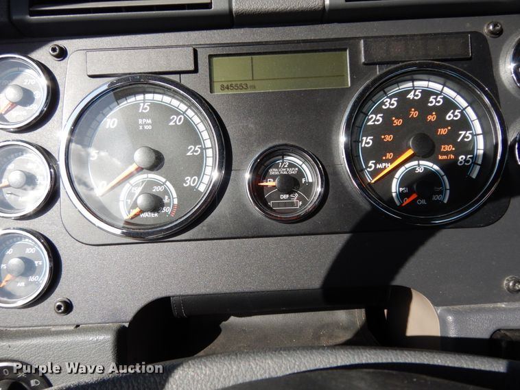 image for item DM2873 2018 Freightliner Cascadia 125  semi truck