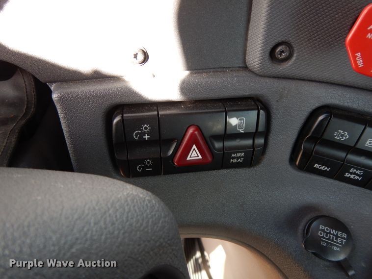 image for item DM2873 2018 Freightliner Cascadia 125  semi truck