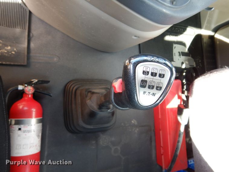 image for item DM2873 2018 Freightliner Cascadia 125  semi truck