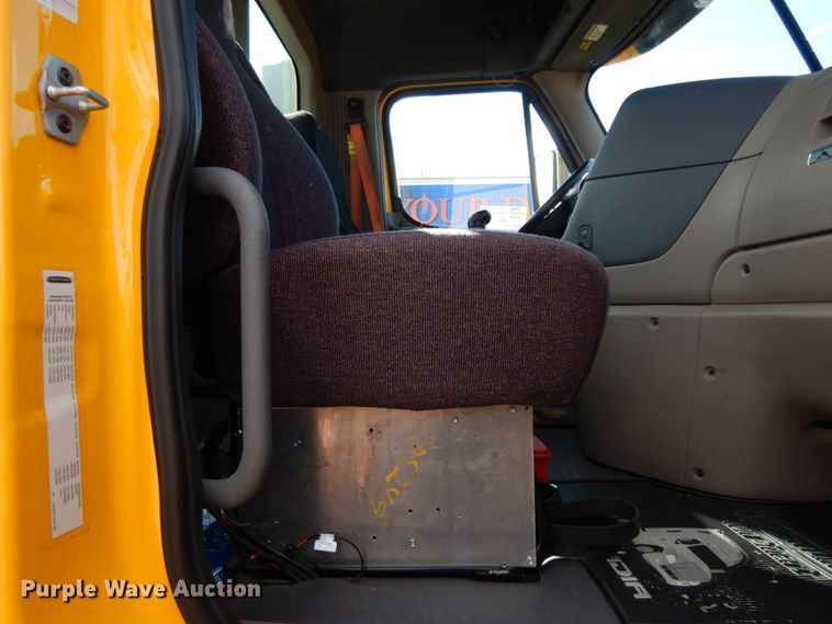 image for item DM2873 2018 Freightliner Cascadia 125  semi truck