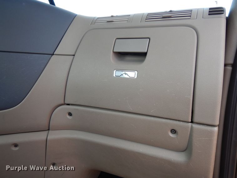 image for item DM2873 2018 Freightliner Cascadia 125  semi truck