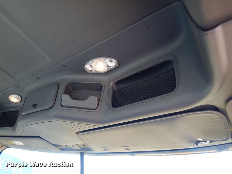 image for item DM2873 2018 Freightliner Cascadia 125  semi truck