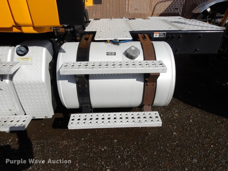 image for item DM2873 2018 Freightliner Cascadia 125  semi truck