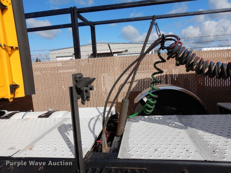 image for item DM2873 2018 Freightliner Cascadia 125  semi truck