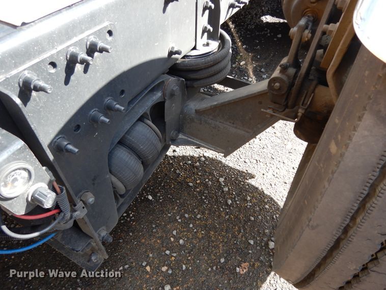 image for item DM2873 2018 Freightliner Cascadia 125  semi truck