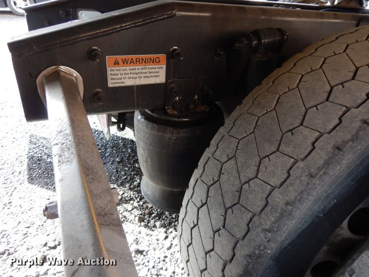 image for item DM2873 2018 Freightliner Cascadia 125  semi truck