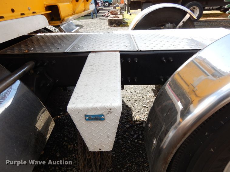 image for item DM2873 2018 Freightliner Cascadia 125  semi truck