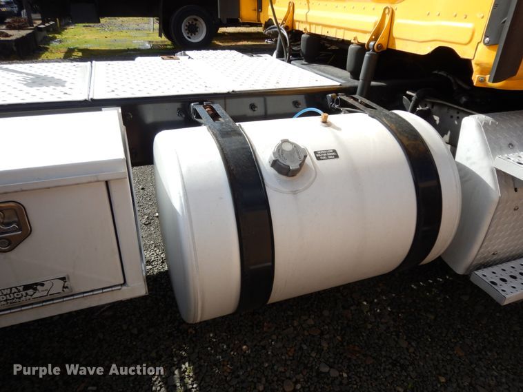 image for item DM2873 2018 Freightliner Cascadia 125  semi truck