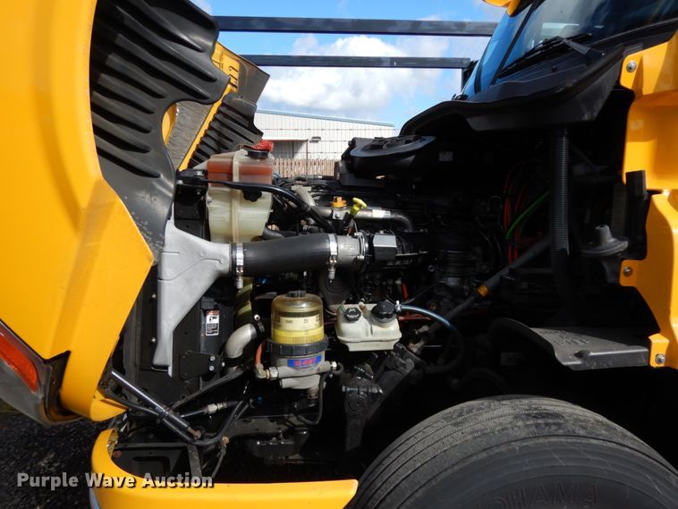 image for item DM2873 2018 Freightliner Cascadia 125  semi truck