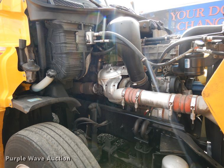 image for item DM2873 2018 Freightliner Cascadia 125  semi truck