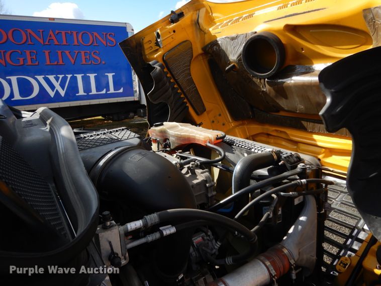 image for item DM2873 2018 Freightliner Cascadia 125  semi truck