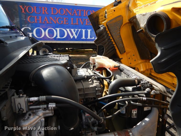 image for item DM2873 2018 Freightliner Cascadia 125  semi truck