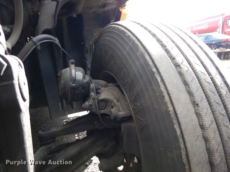 image for item DM2873 2018 Freightliner Cascadia 125  semi truck