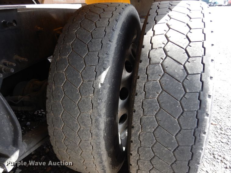 image for item DM2873 2018 Freightliner Cascadia 125  semi truck