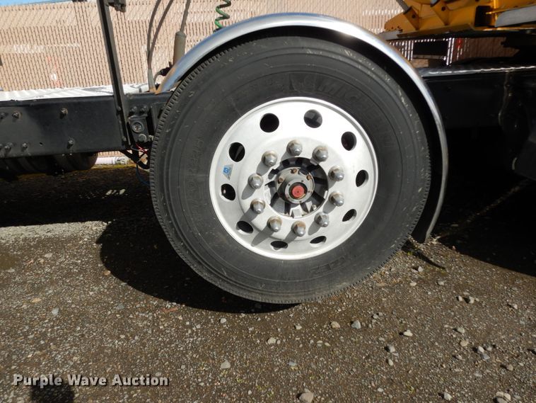 image for item DM2873 2018 Freightliner Cascadia 125  semi truck