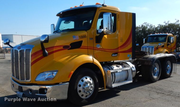 image for item DM2874 2016 Peterbilt 579  semi truck
