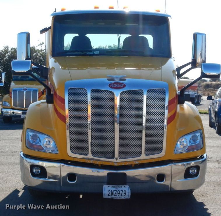 image for item DM2874 2016 Peterbilt 579  semi truck