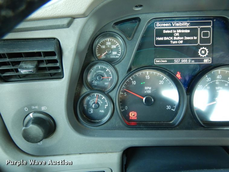 image for item DM2874 2016 Peterbilt 579  semi truck