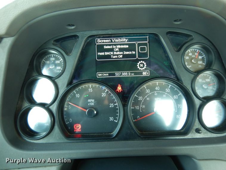 image for item DM2874 2016 Peterbilt 579  semi truck