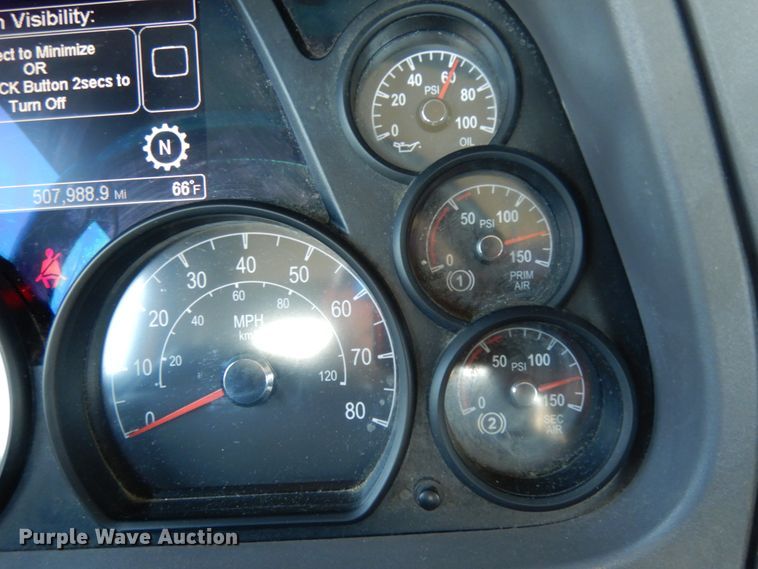 image for item DM2874 2016 Peterbilt 579  semi truck