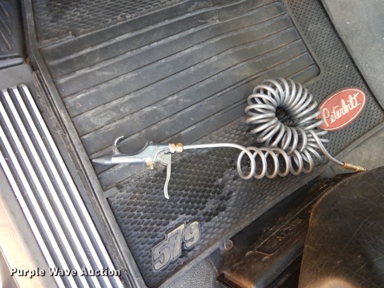 image for item DM2874 2016 Peterbilt 579  semi truck